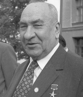 Борис Рыбаков