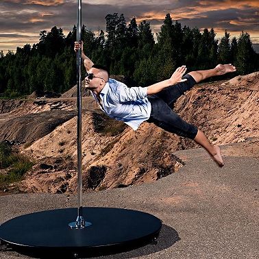 Артем Казимов. Мужчина на пилоне